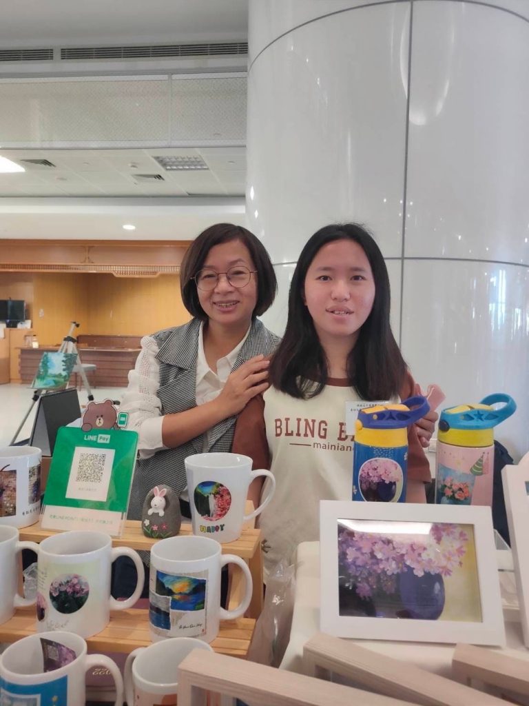 藝點亮身障油畫培訓班聯展 – 畫話生命 你我共繪彩色未來