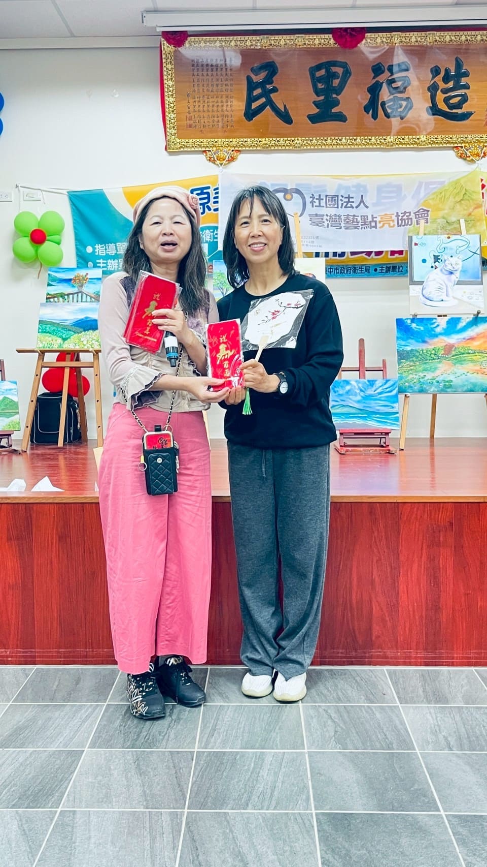 LINE_ALBUM_2025110期末餐會_202626期末餐會_260208_32