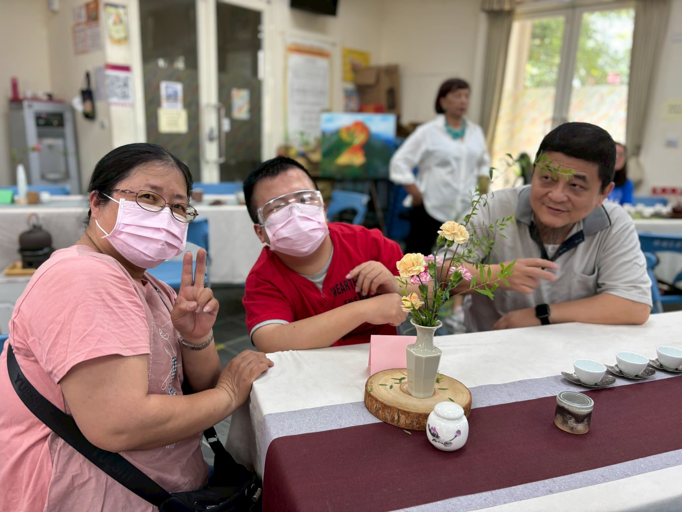 LINE_ALBUM_20260508寸草春暉感恩茶會_260509_5